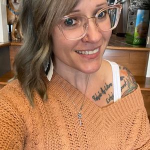 Meet your Posher, Roxanne